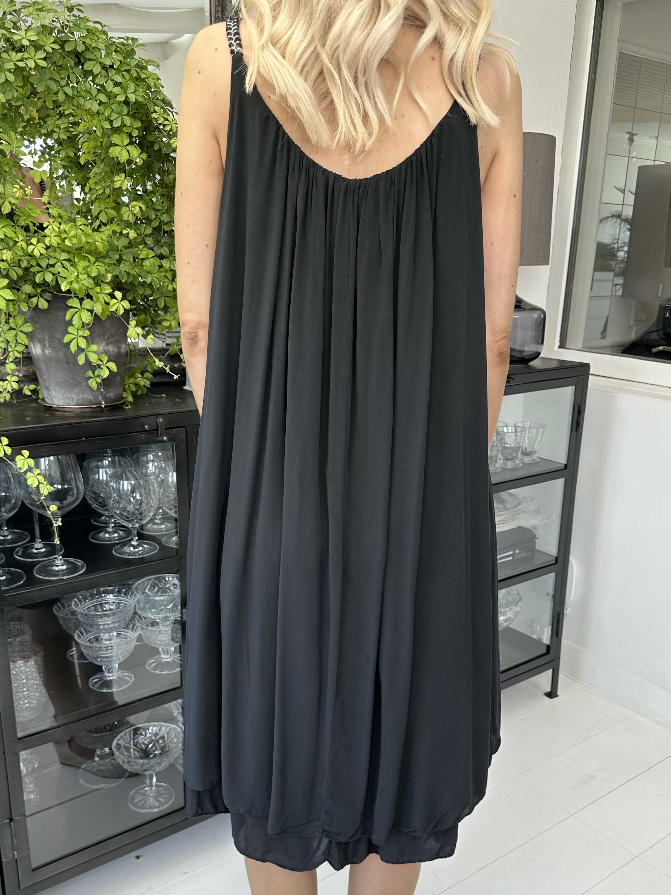 Asia Dress - Sød plain kjole i viskose med flettet stropper